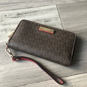 Michael kors wristlet
